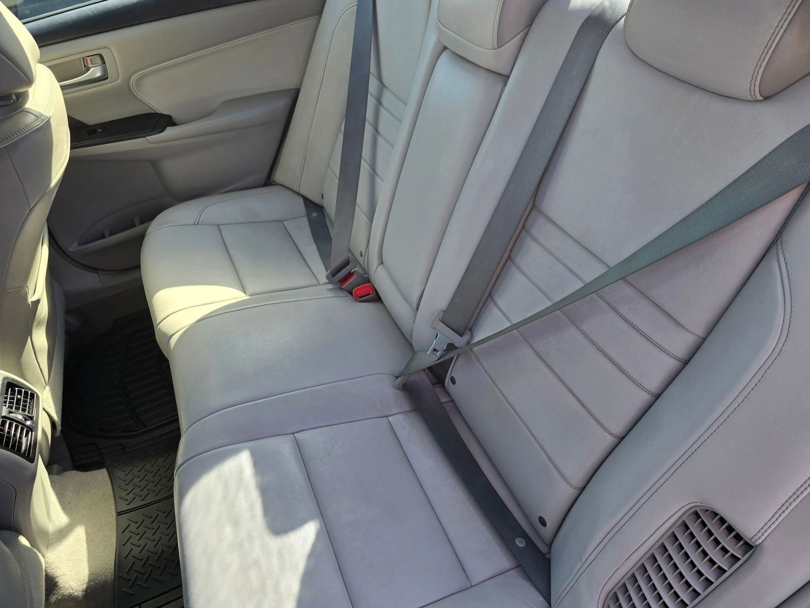 Used 2016 Toyota Camry XLE FWD image 15