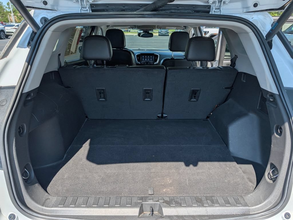 Used 2023 GMC Terrain SLT AWD/4WD image 16