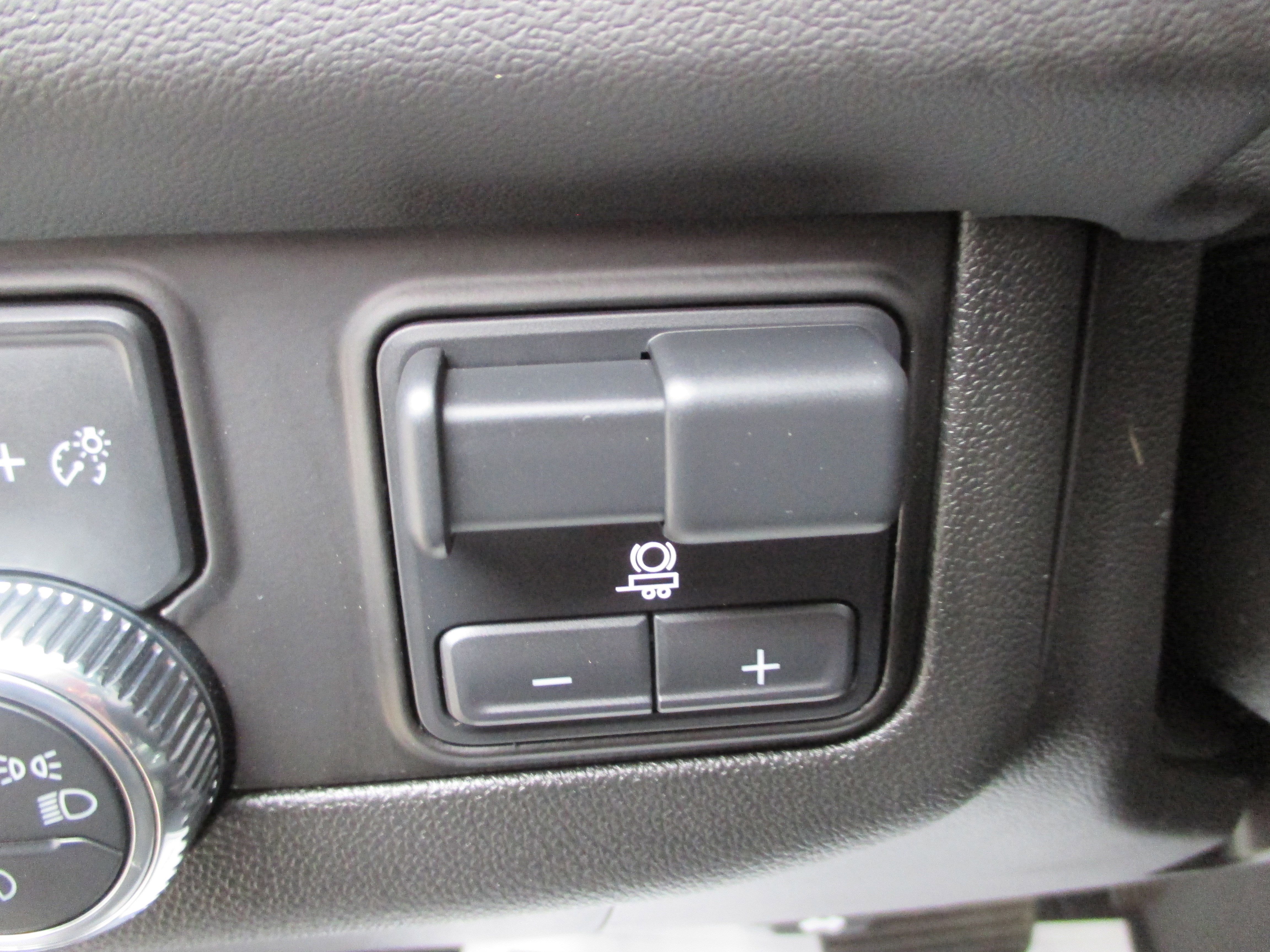 Used 2023 GMC Yukon XL SLE w/ Max Trailering Package image 16