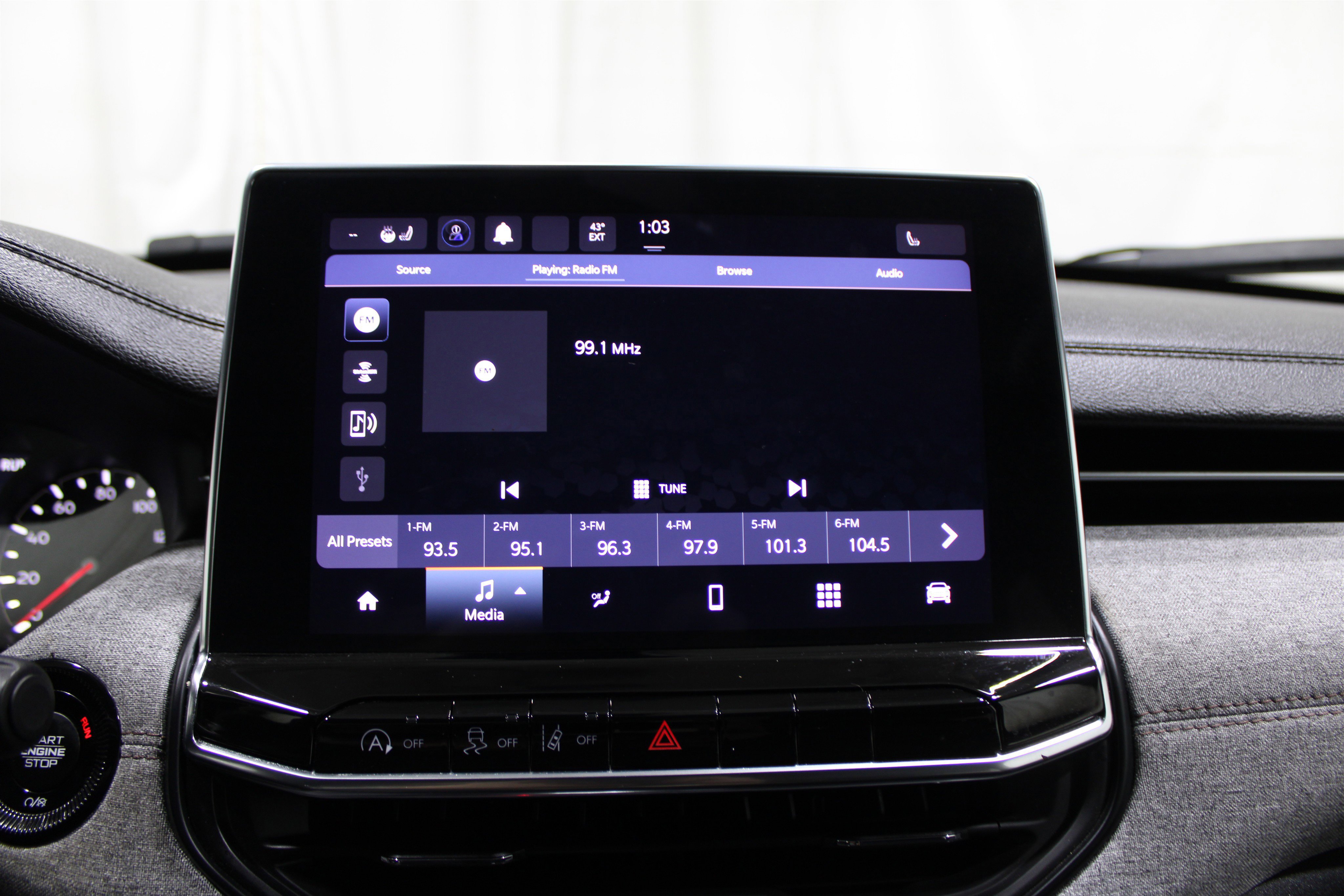 Used 2024 Jeep Compass Latitude image 14