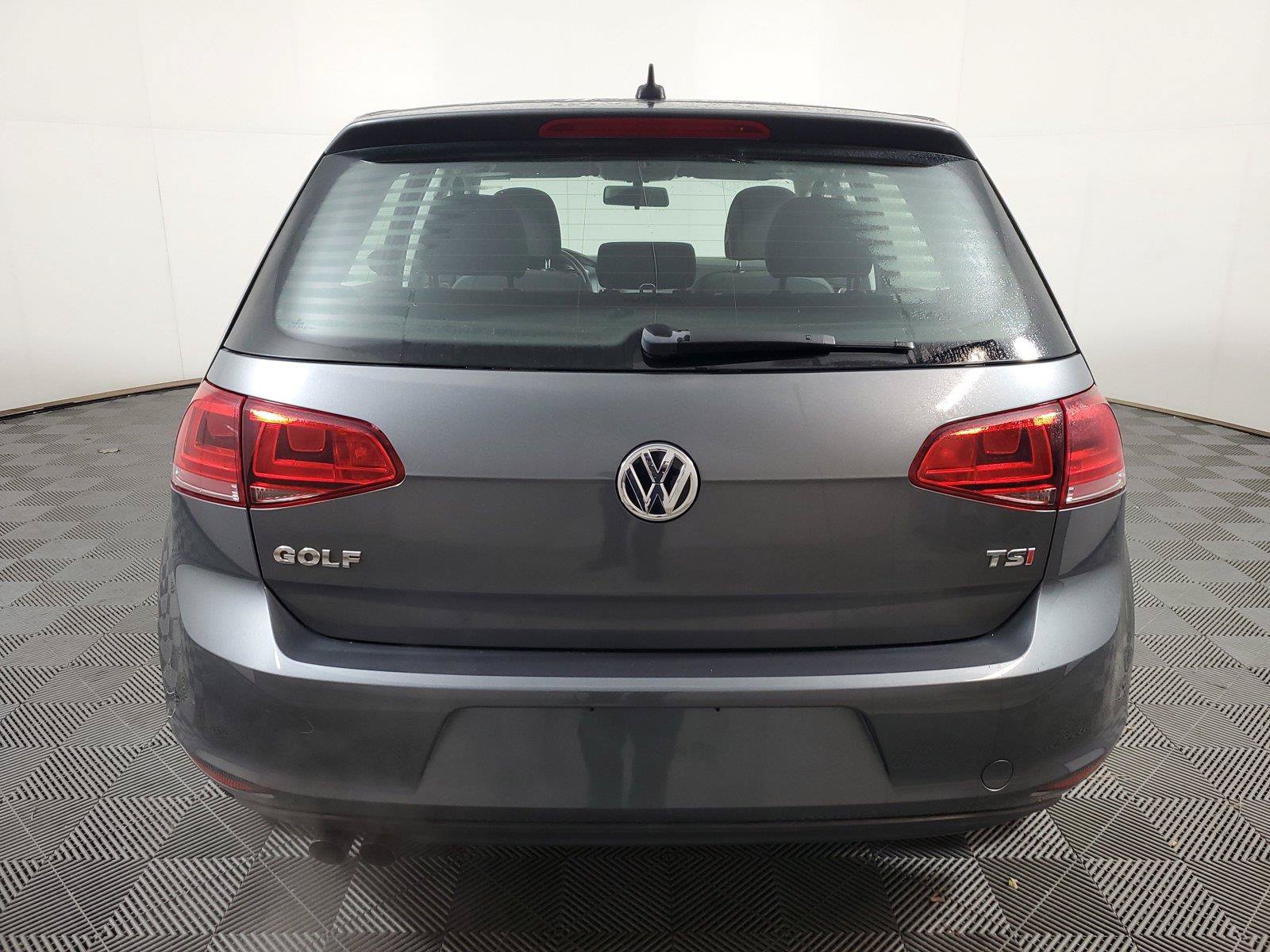 Used 2017 Volkswagen Golf 4-Door FWD image 5