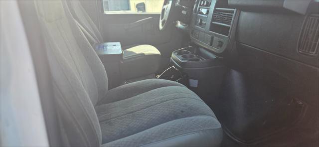 Used 2017 GMC Savana 2500 image 16