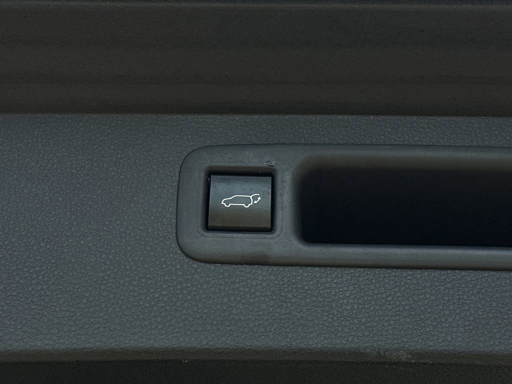 Used 2023 Toyota Highlander XLE image 5