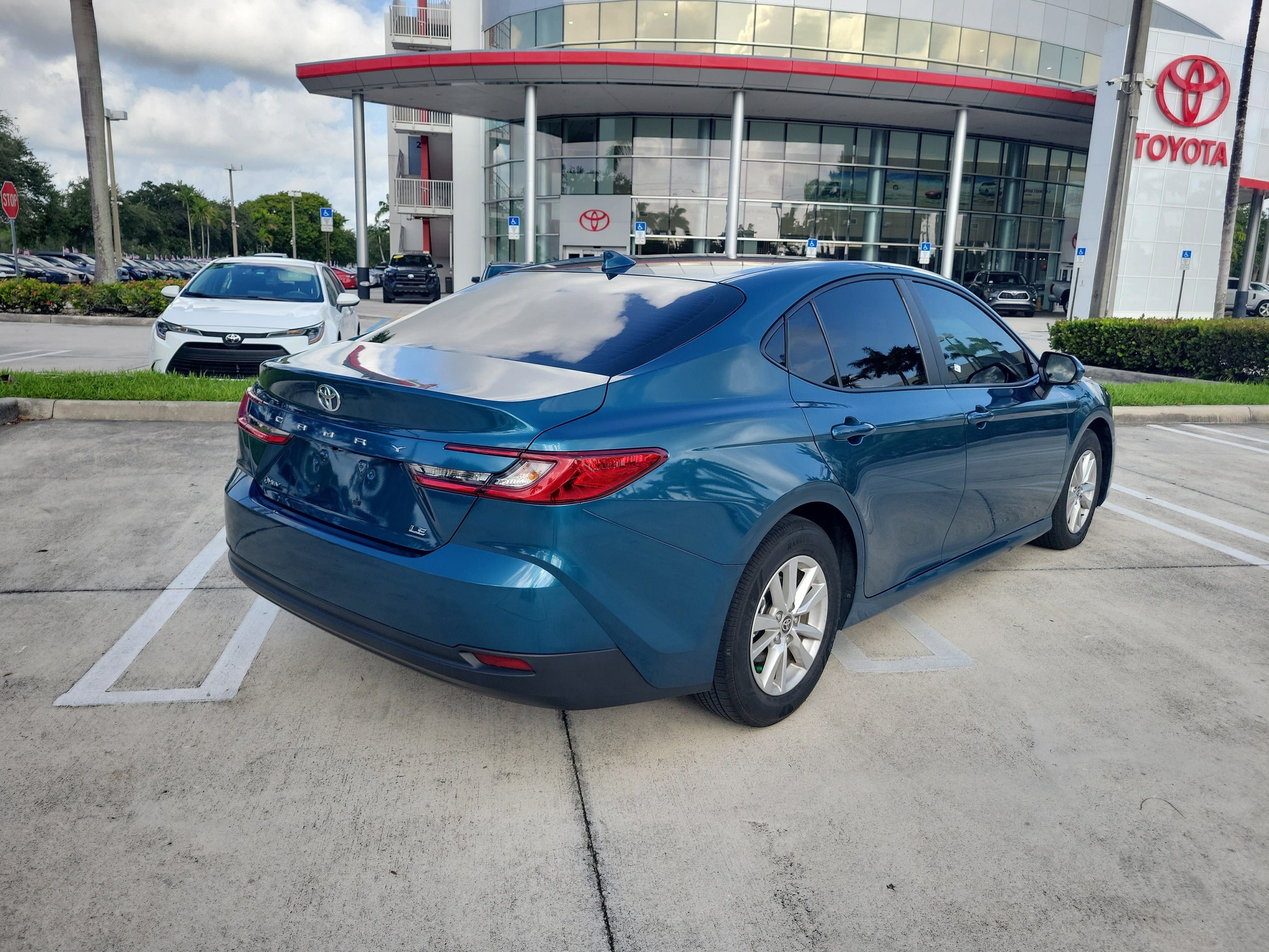 Used 2025 Toyota Camry LE FWD image 7