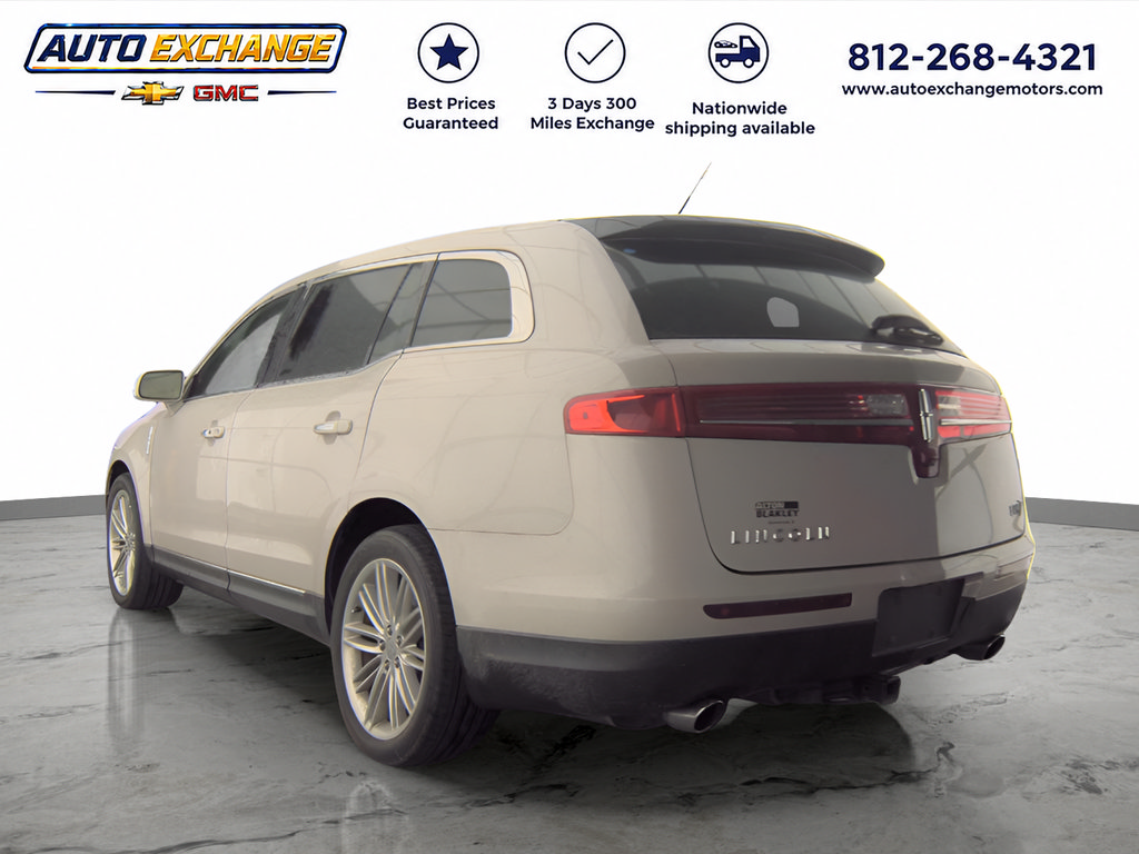 Used 2019 Lincoln MKT AWD image 2