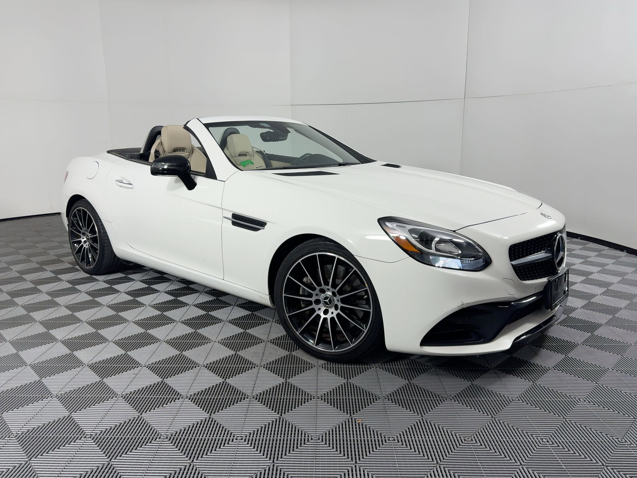Used 2020 Mercedes-Benz SLC 300 image 6