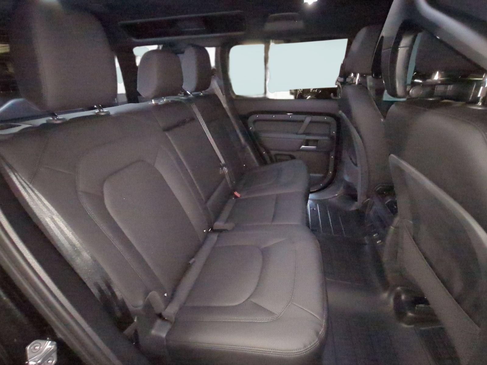 New 2026 Land Rover Defender 110 X-Dynamic SE AWD/4WD image 29
