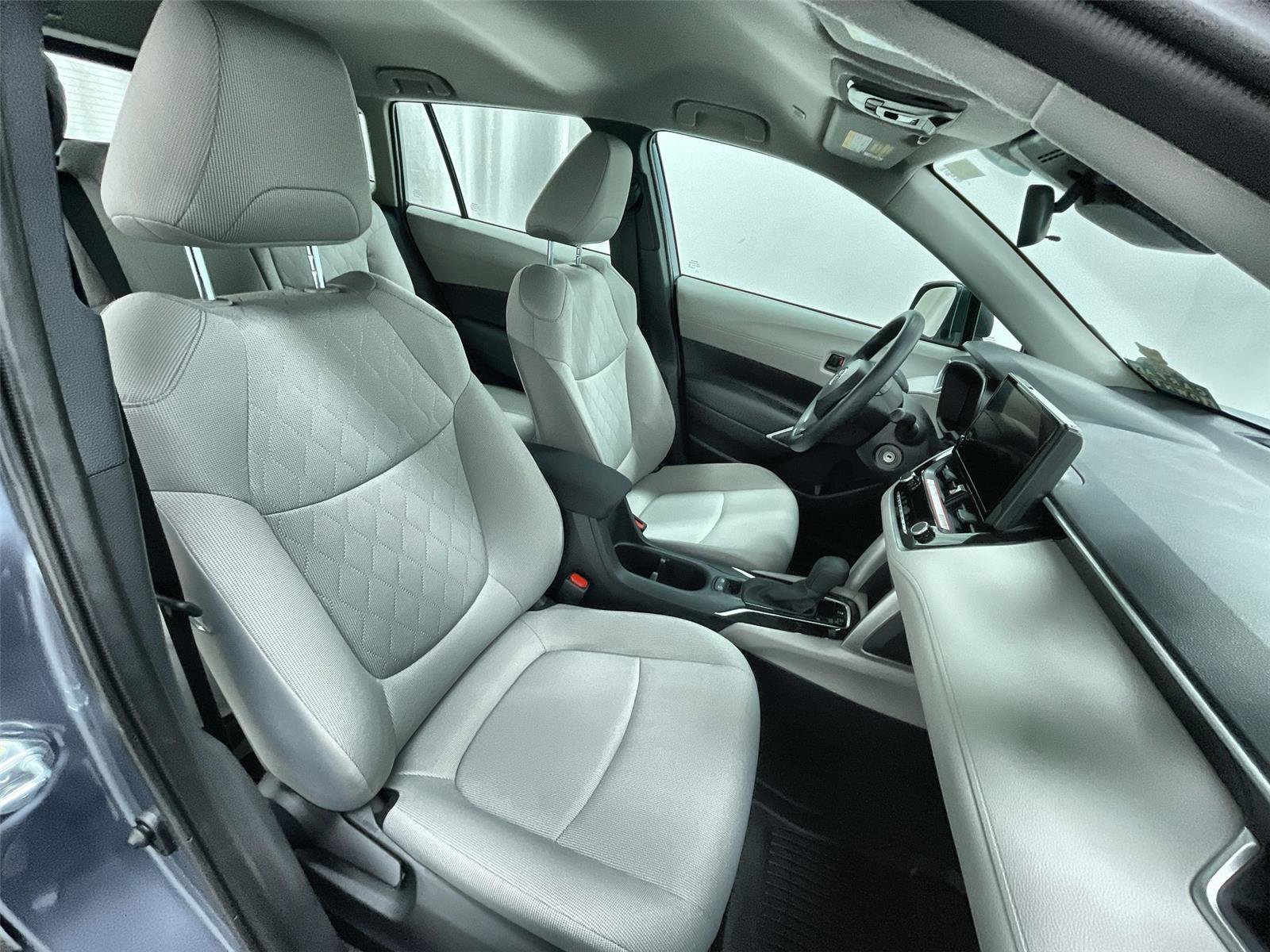 Used 2025 Toyota Corolla Cross L image 23