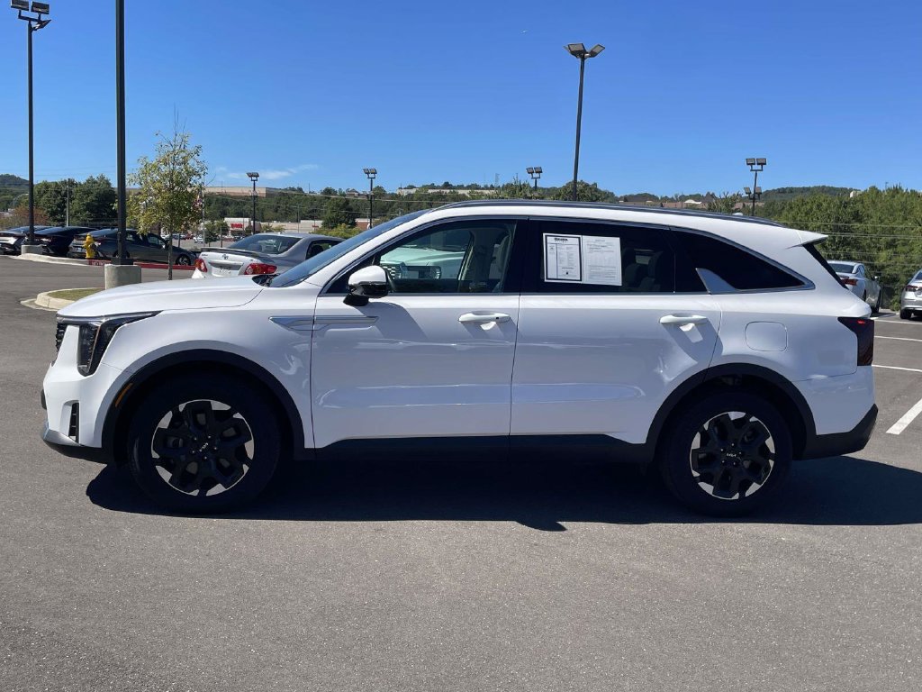 Used 2025 Kia Sorento S w/ Panoramic Sunroof Package FWD image 6