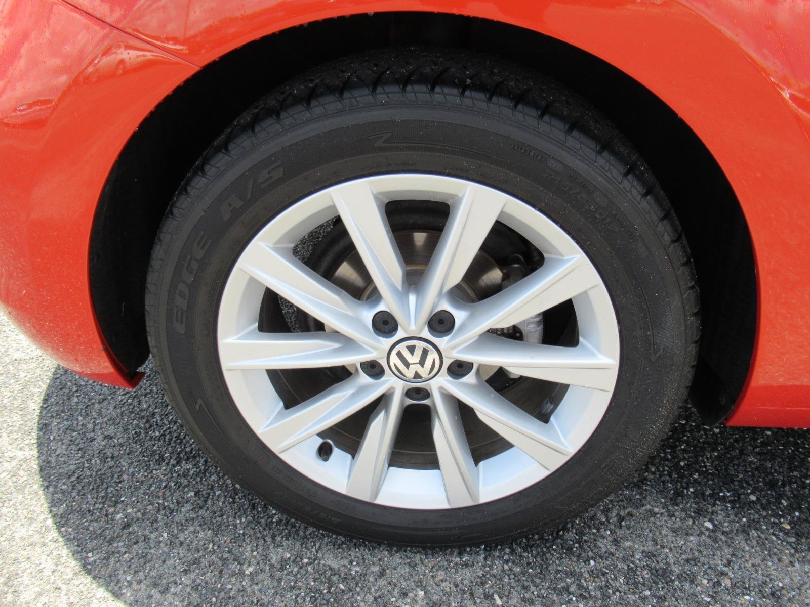 Used 2018 Volkswagen Beetle 2.0T S w/ Style & Comfort Package For S FWD image 8