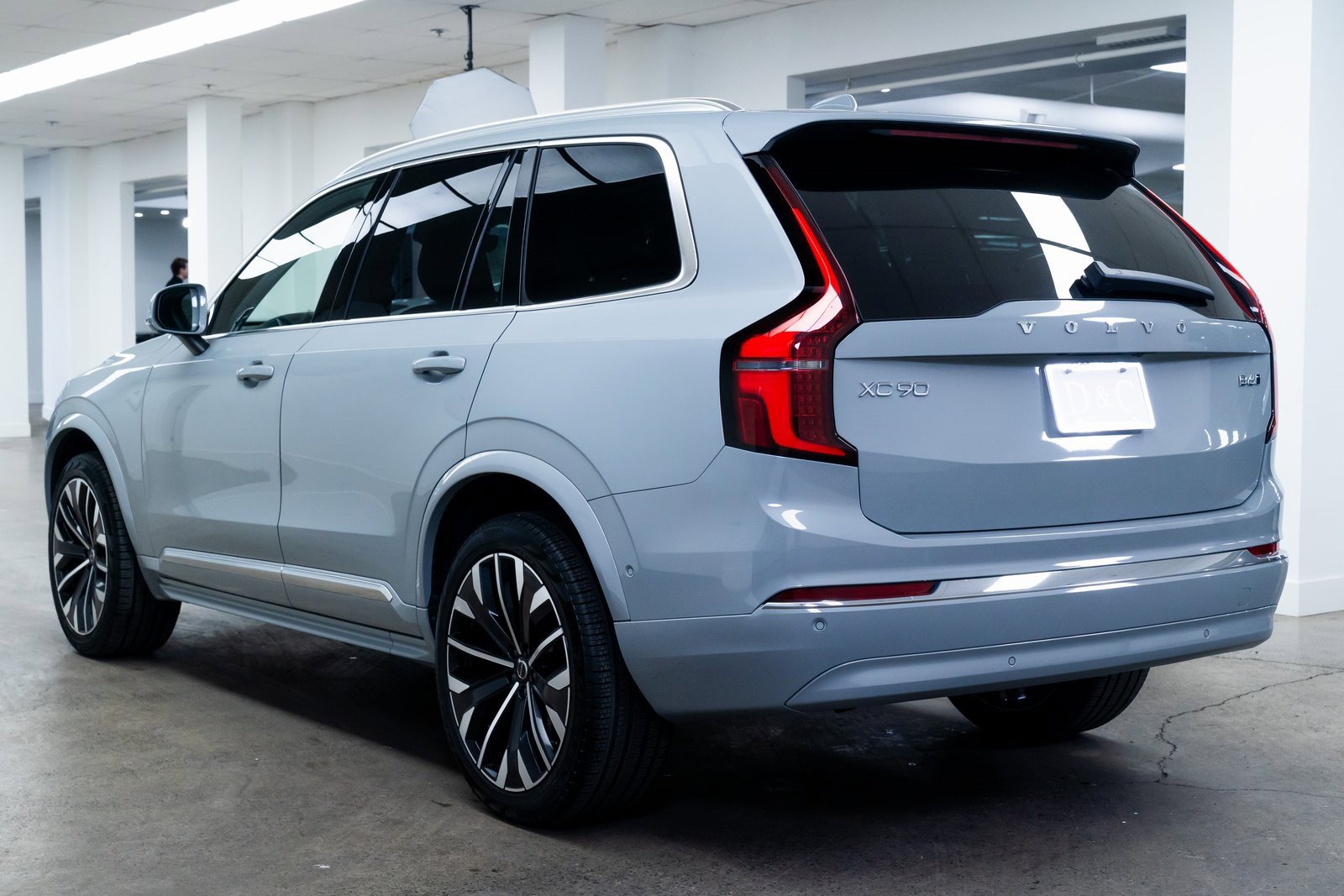 Used 2025 Volvo XC90 B6 Plus image 4