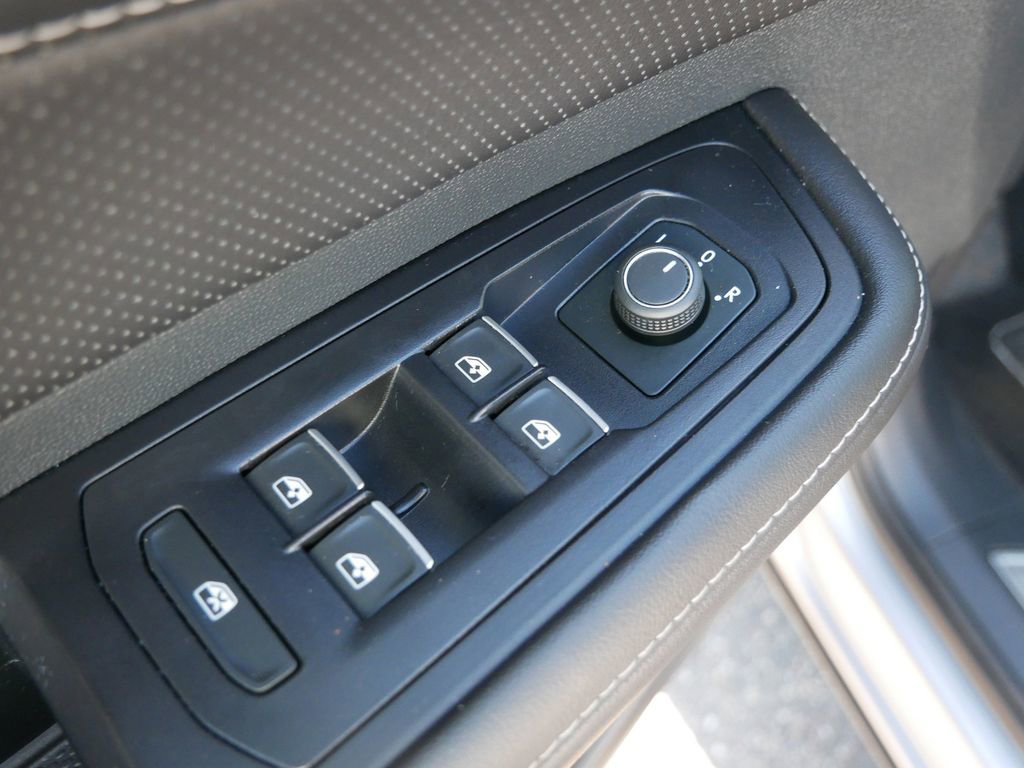 Used 2025 Volkswagen Atlas SE image 16