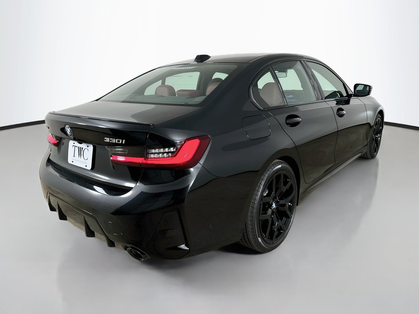 New 2026 BMW 330i xDrive Sedan w/ M Sport Package AWD/4WD image 5