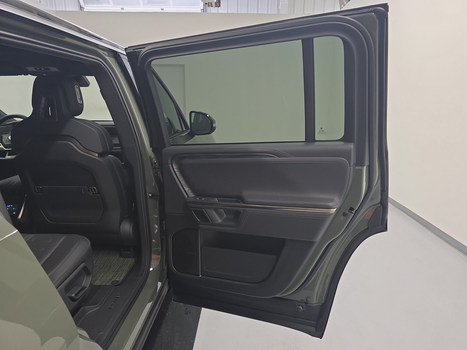 Used 2022 Rivian R1S Launch Edition AWD/4WD image 19
