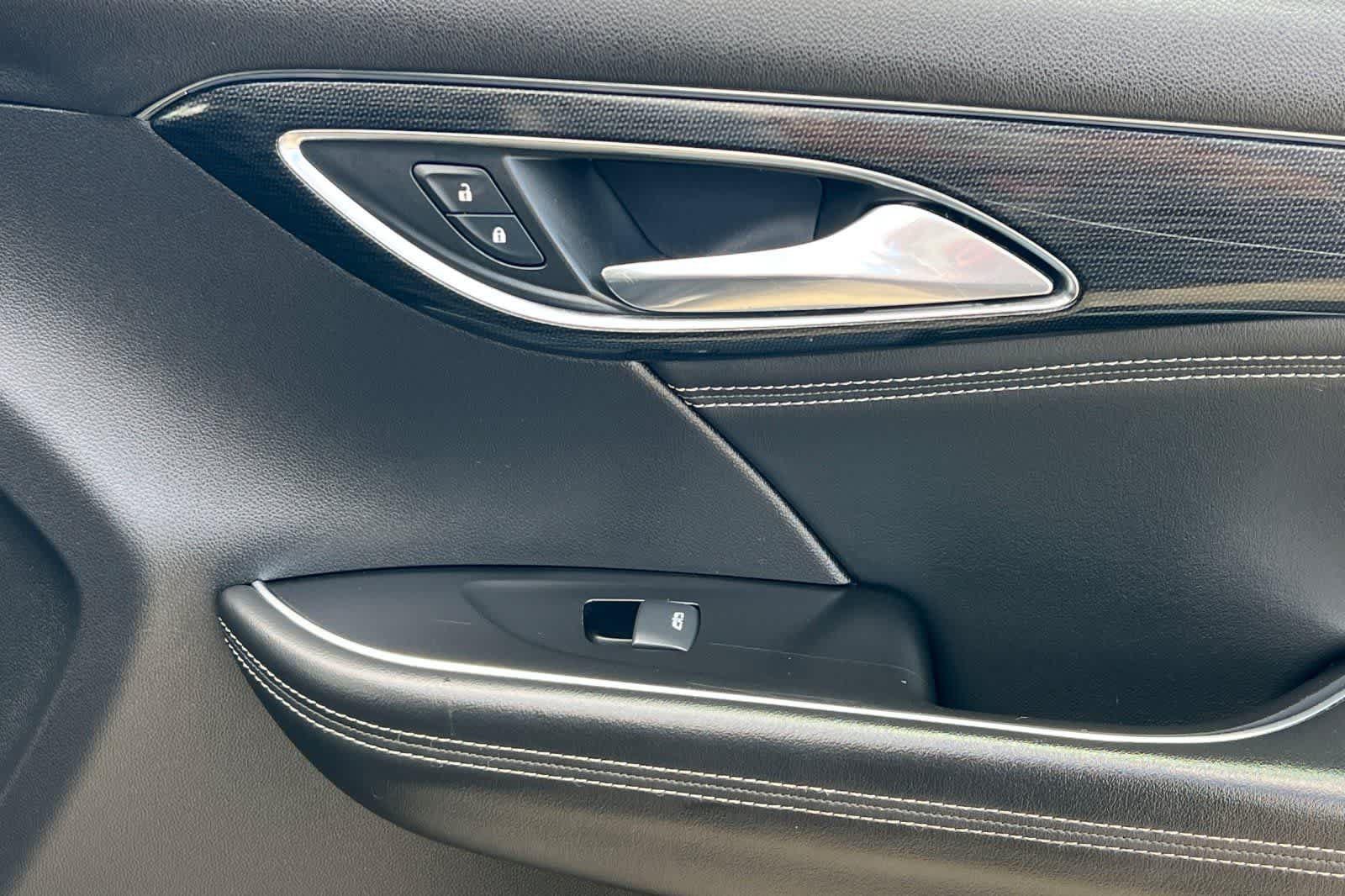 Used 2023 Buick Envision Essence FWD image 21