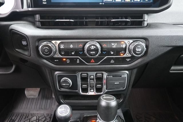 Used 2024 Jeep Gladiator Sport AWD/4WD image 25