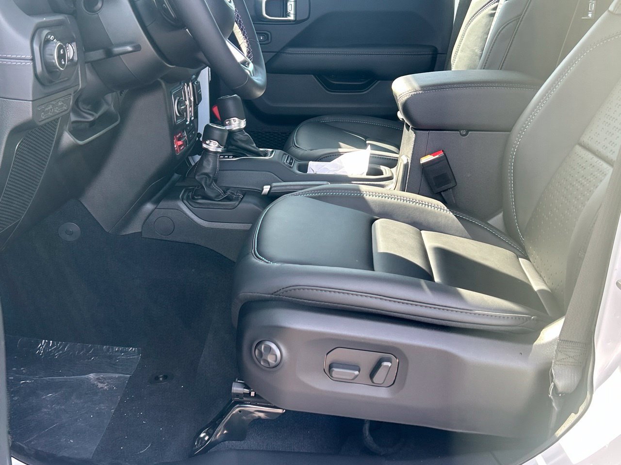 New 2026 Jeep Gladiator Sport AWD/4WD image 10
