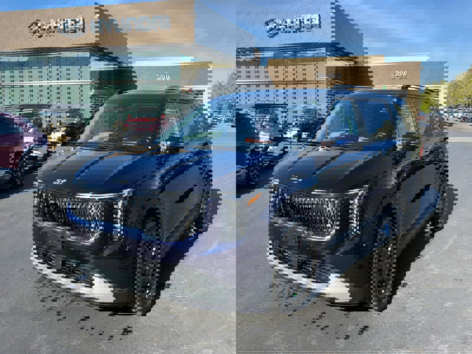 Used 2025 Kia Carnival EX image 2