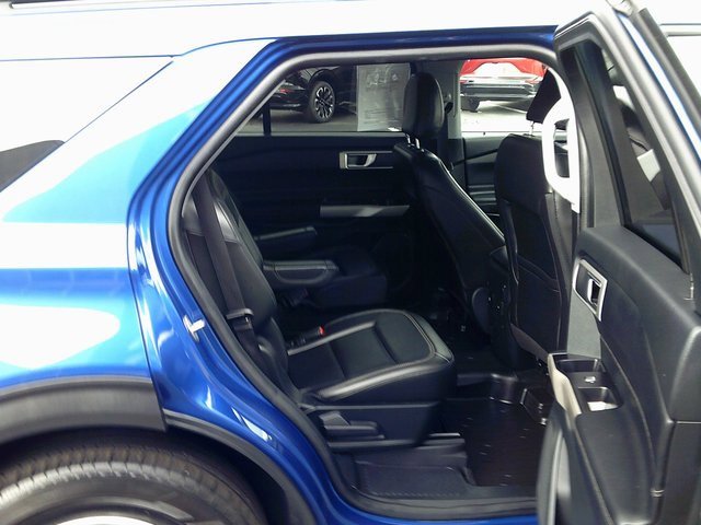 Used 2023 Ford Explorer XLT w/ Equipment Group 202A image 25