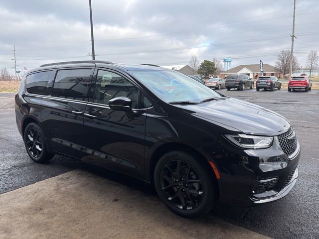New 2026 Chrysler Pacifica Limited w/ S Appearance Package AWD/4WD image 9