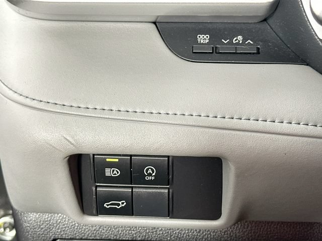 Used 2023 Toyota Highlander XLE AWD/4WD image 23