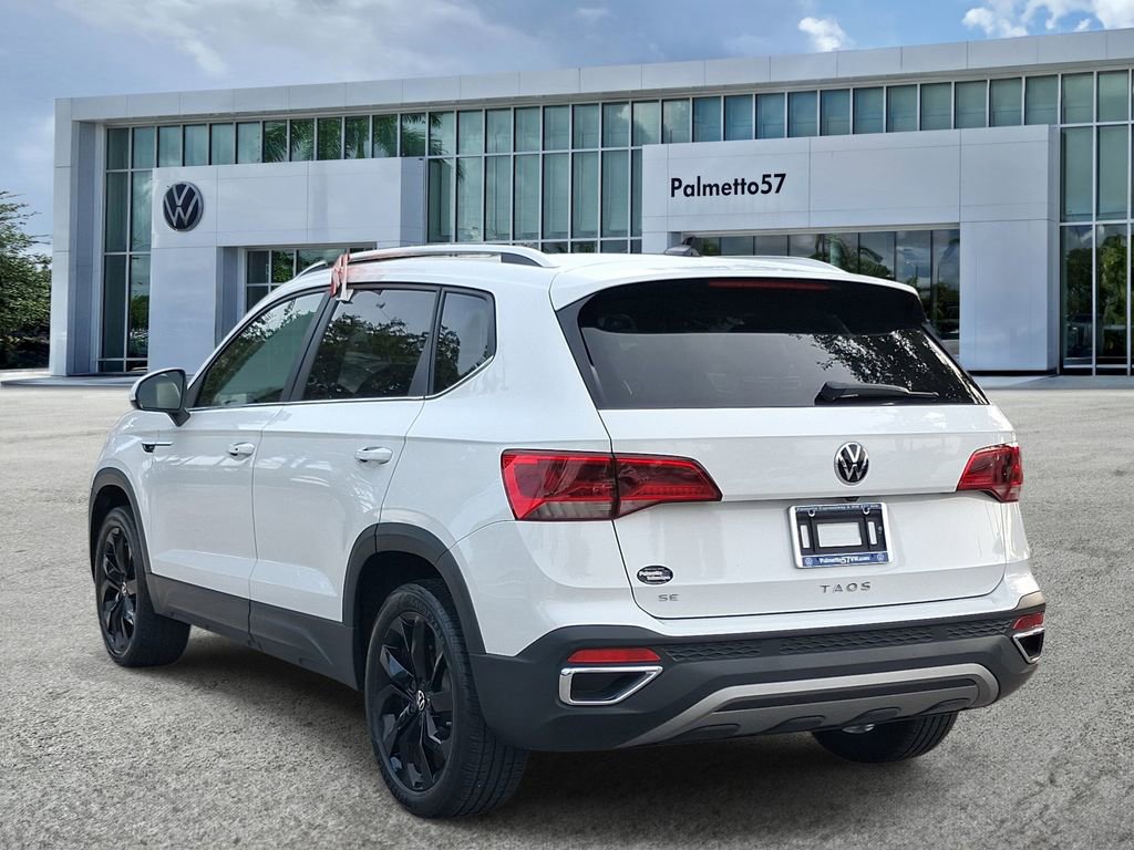Used 2023 Volkswagen Taos SE w/ Panoramic Sunroof Package FWD image 4