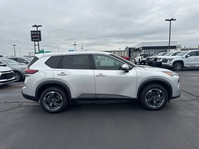 Used 2025 Nissan Rogue SV FWD image 2