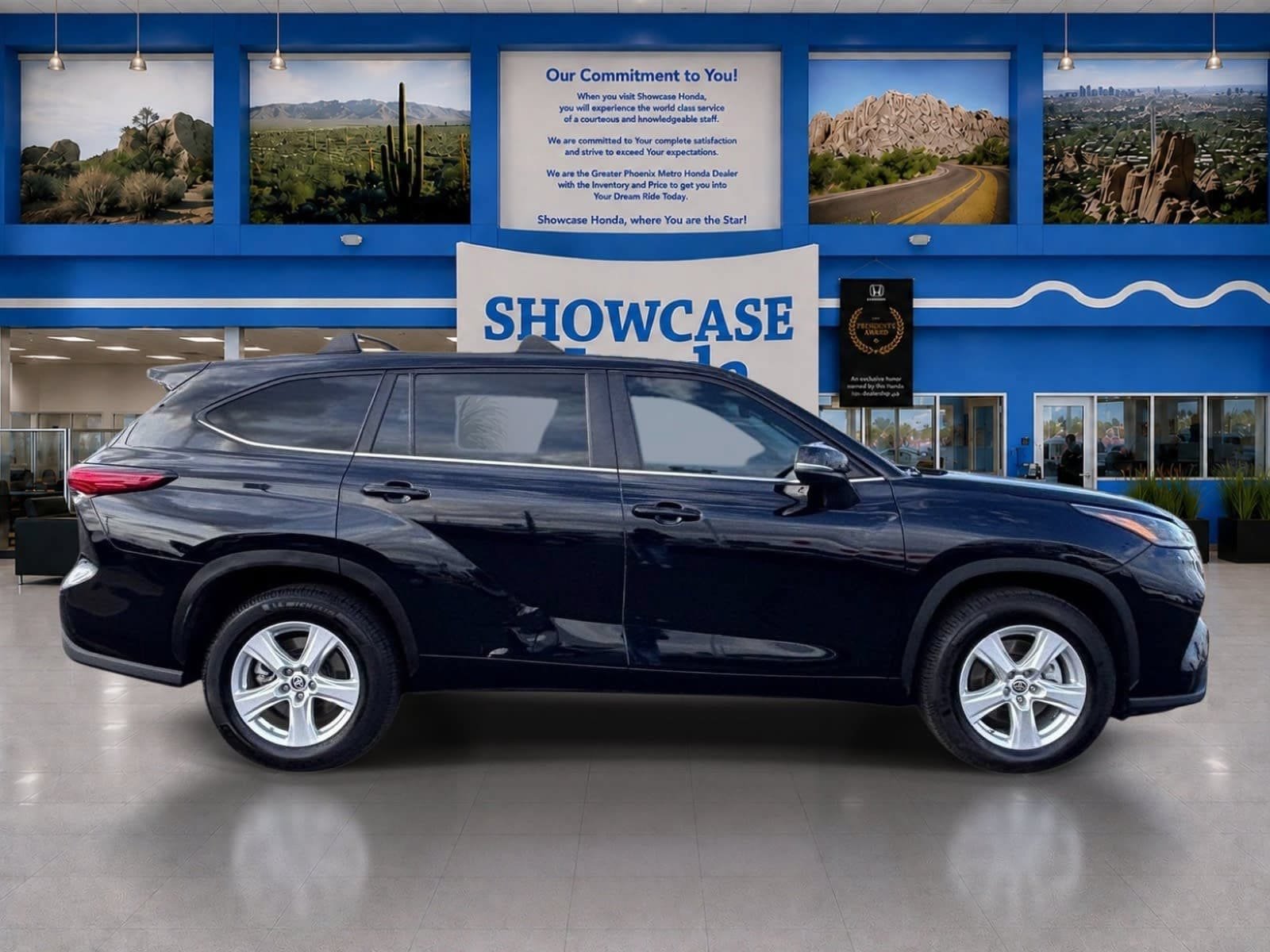Used 2023 Toyota Highlander LE FWD image 9