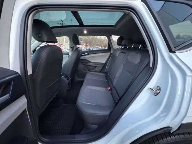 Certified 2024 Volkswagen Taos SE w/ Panoramic Sunroof Package image 9