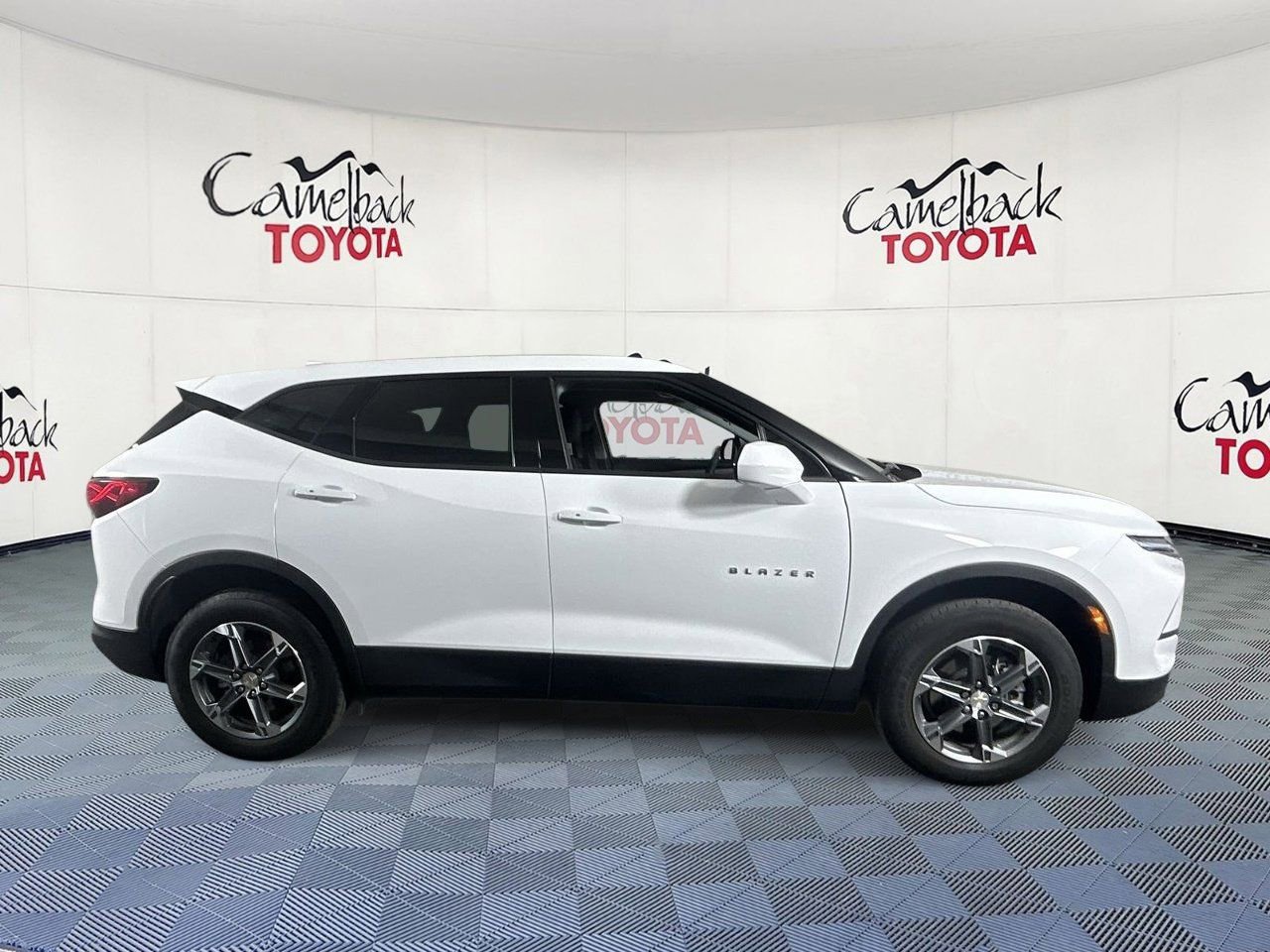 Used 2025 Chevrolet Blazer LT FWD image 8