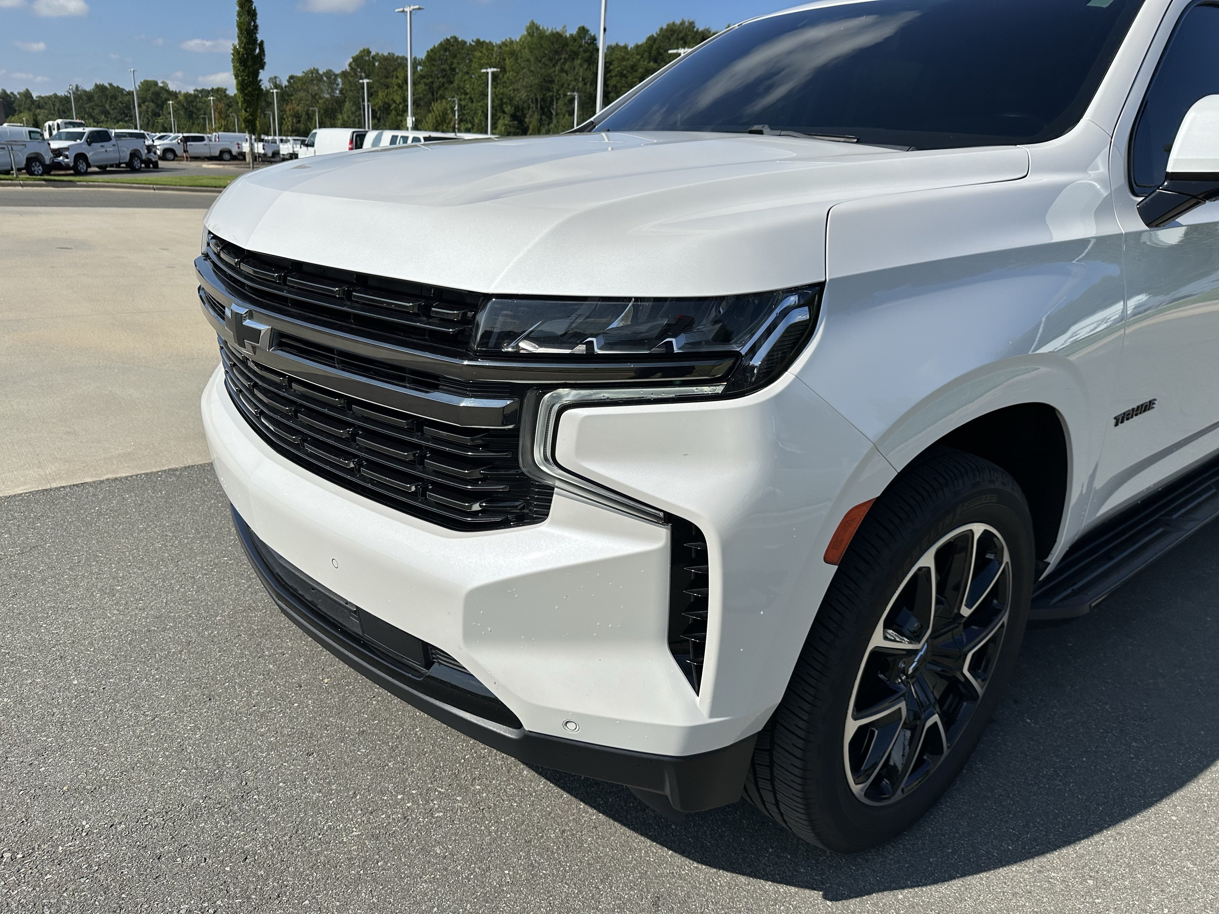 Used 2022 Chevrolet Tahoe RST w/ Luxury Package AWD/4WD image 12