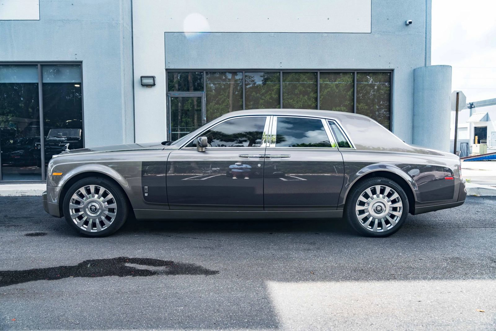 Used 2004 Rolls-Royce Phantom Sedan image 5