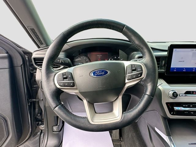 Used 2022 Ford Explorer XLT w/ Equipment Group 202A AWD/4WD image 12