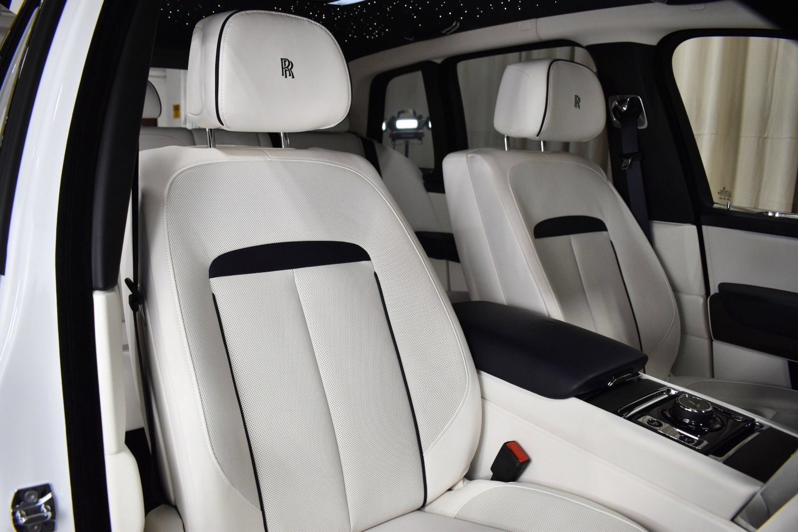 Certified 2024 Rolls-Royce Cullinan AWD/4WD image 24