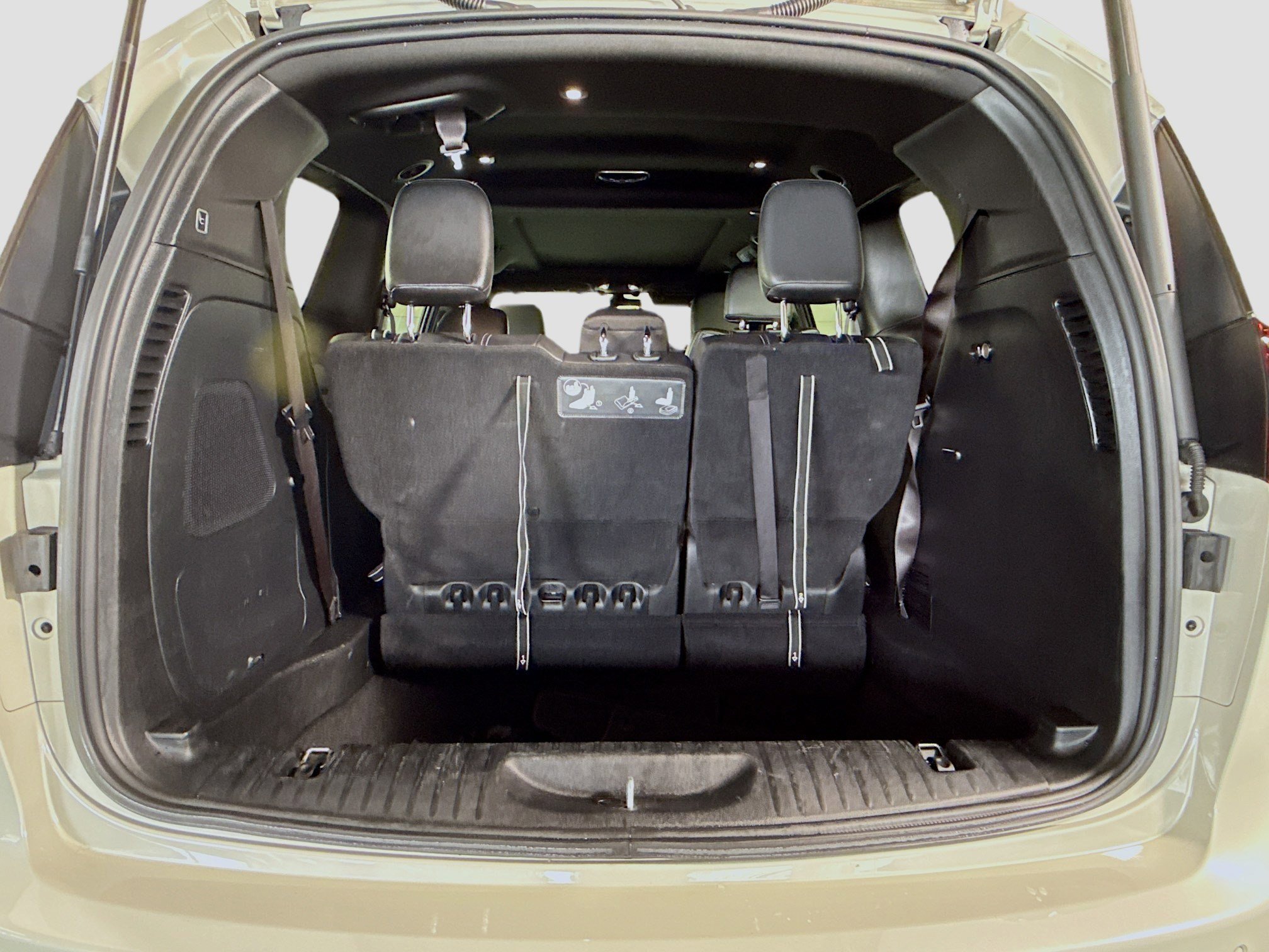 Used 2021 Chrysler Pacifica Touring-L w/ Uconnect Theater Family Group image 33