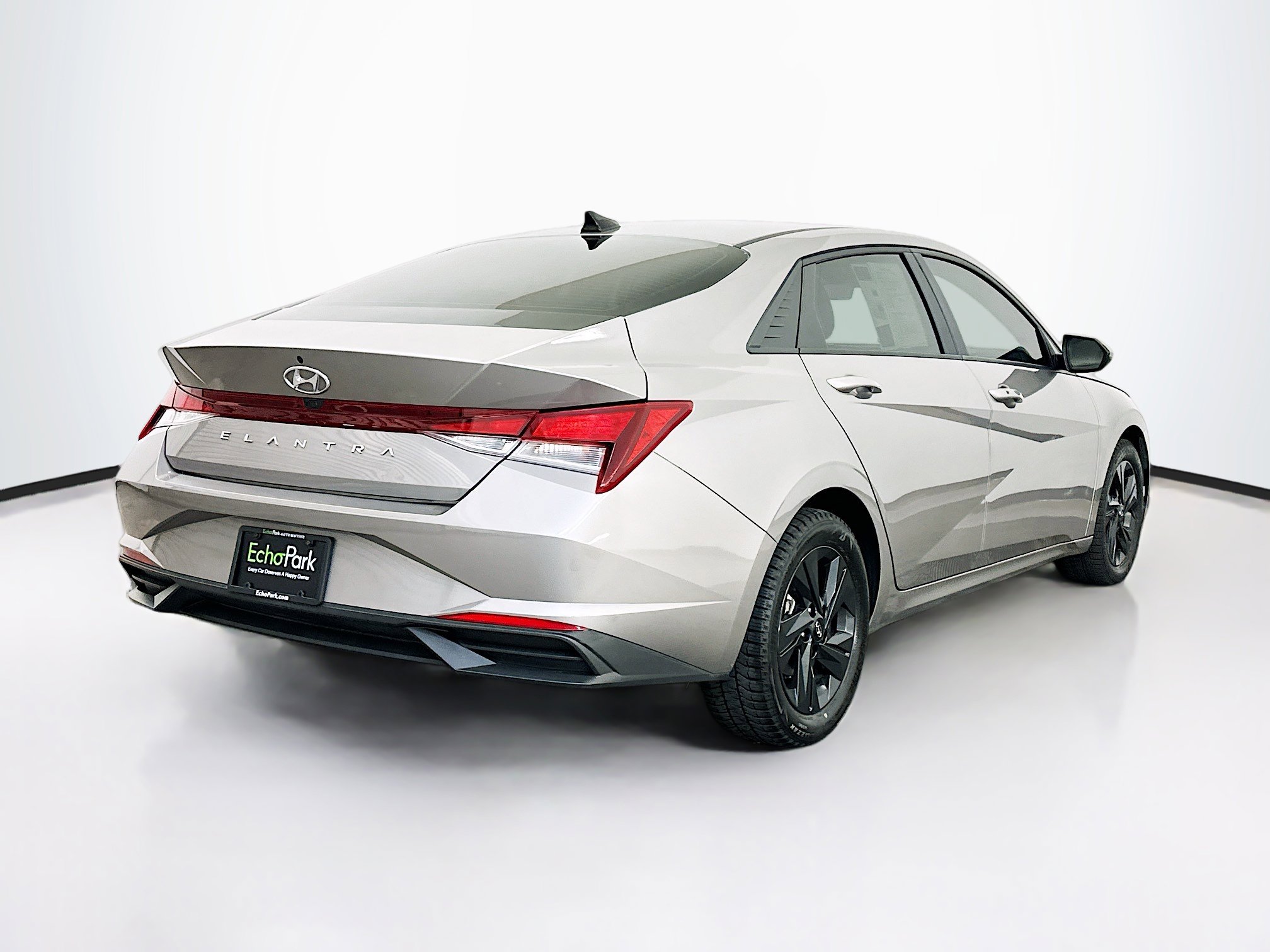 Used 2022 Hyundai Elantra SEL image 9