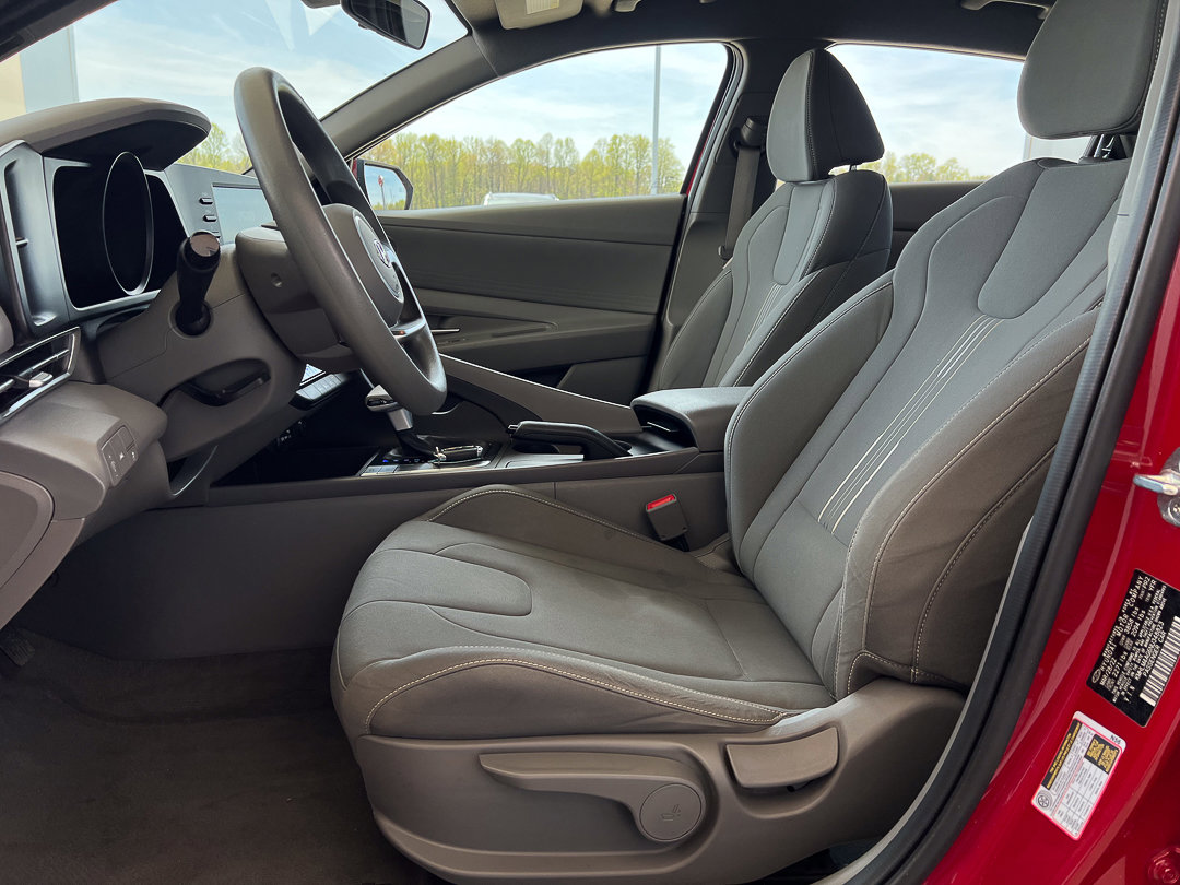 Used 2022 Hyundai Elantra SEL w/ Cargo Package FWD image 12
