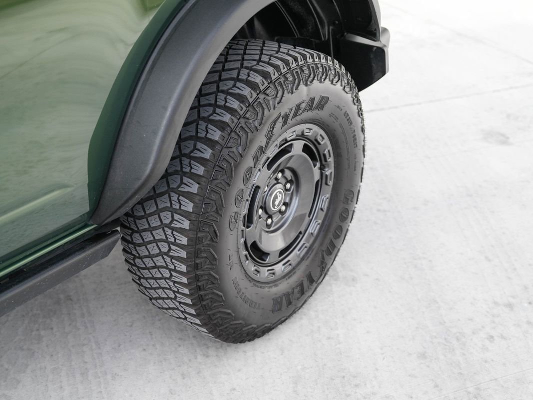 Used 2023 Ford Bronco Everglades image 10