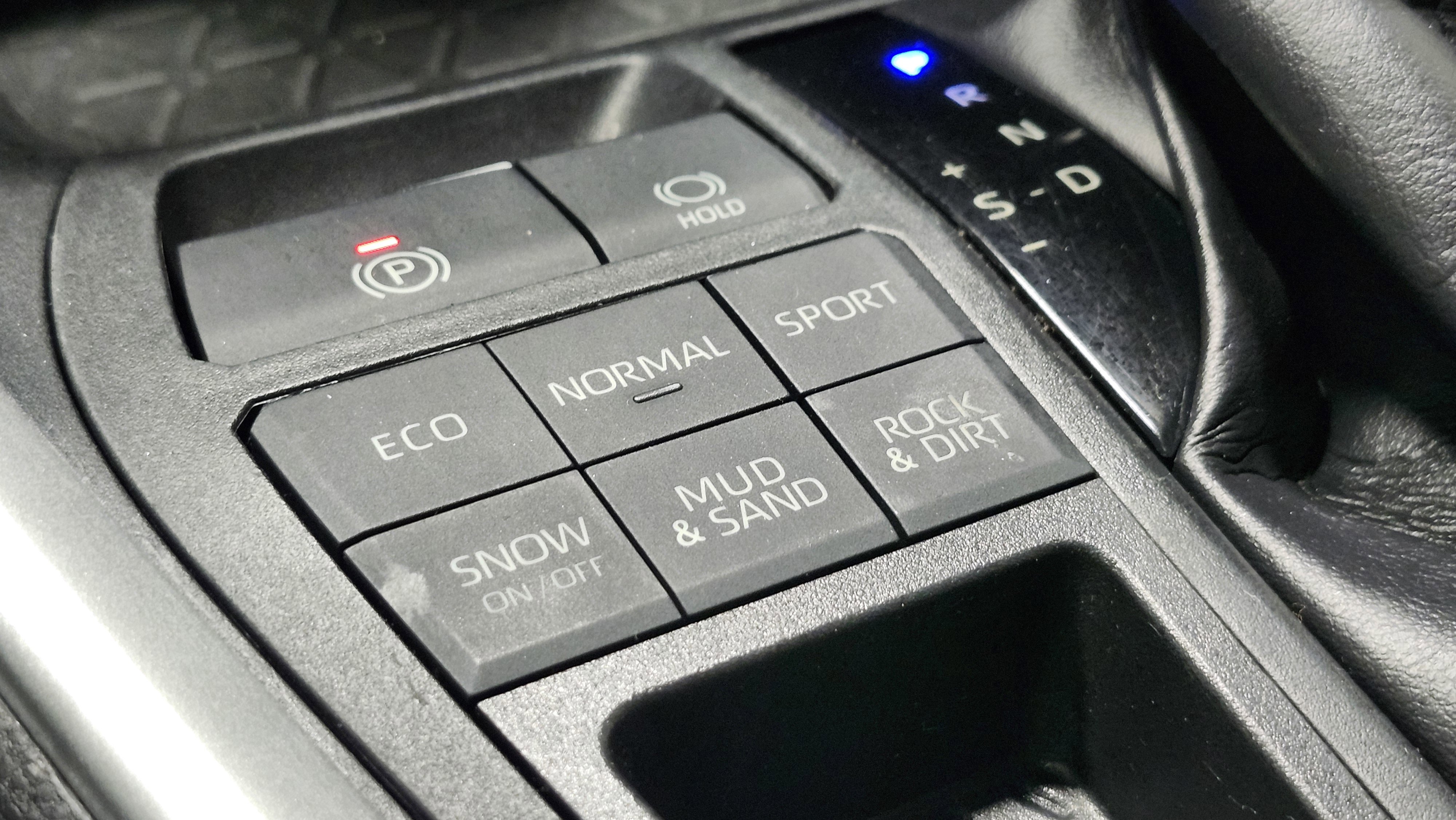 Used 2020 Toyota RAV4 XLE Premium image 33