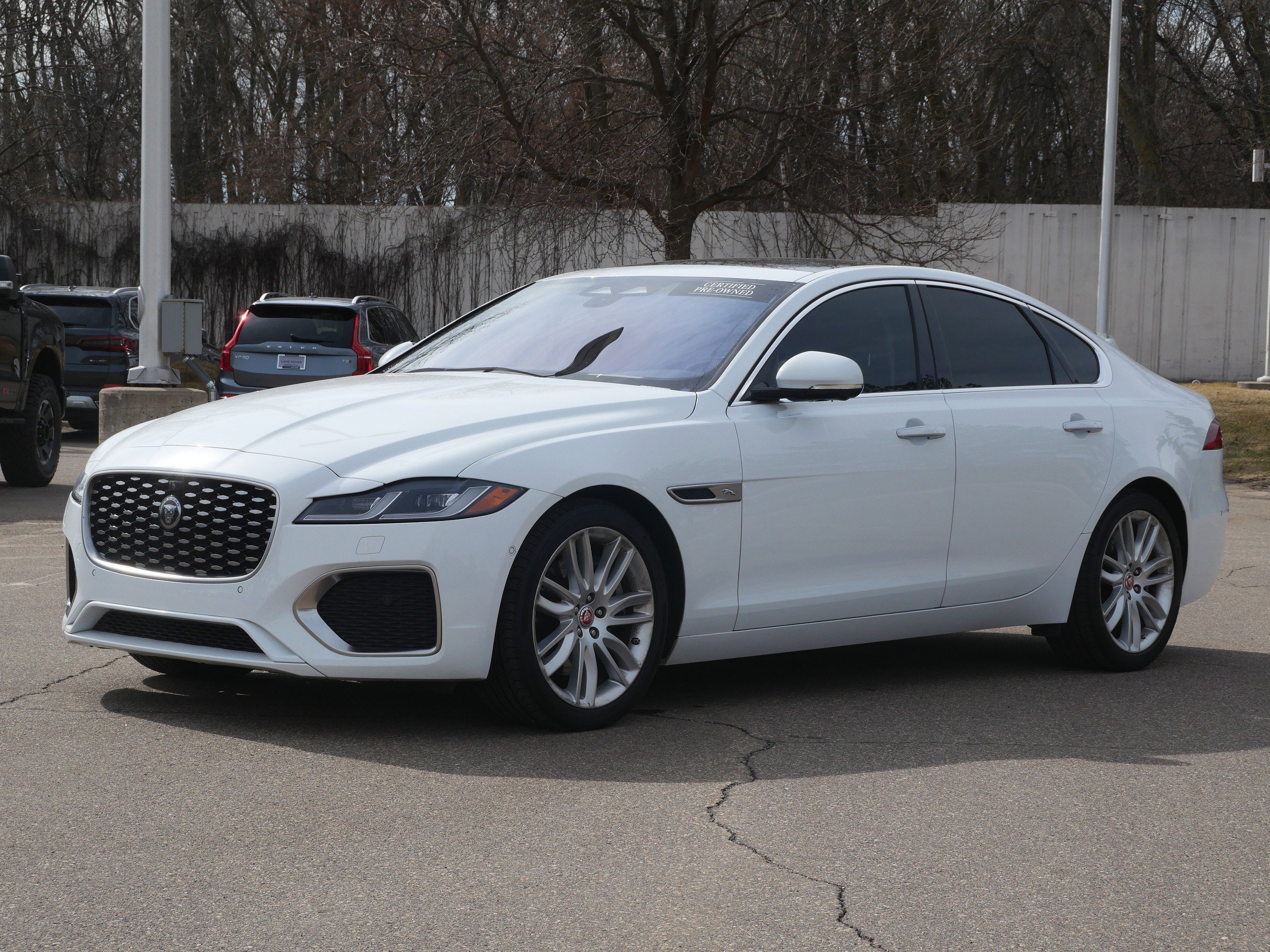 Certified 2021 Jaguar XF SE image 1