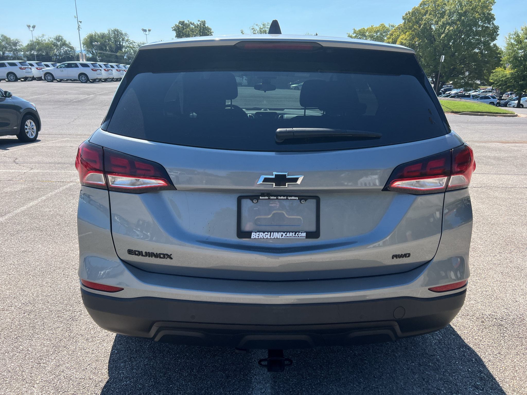 Used 2023 Chevrolet Equinox LS w/ LS Convenience Package AWD/4WD image 4