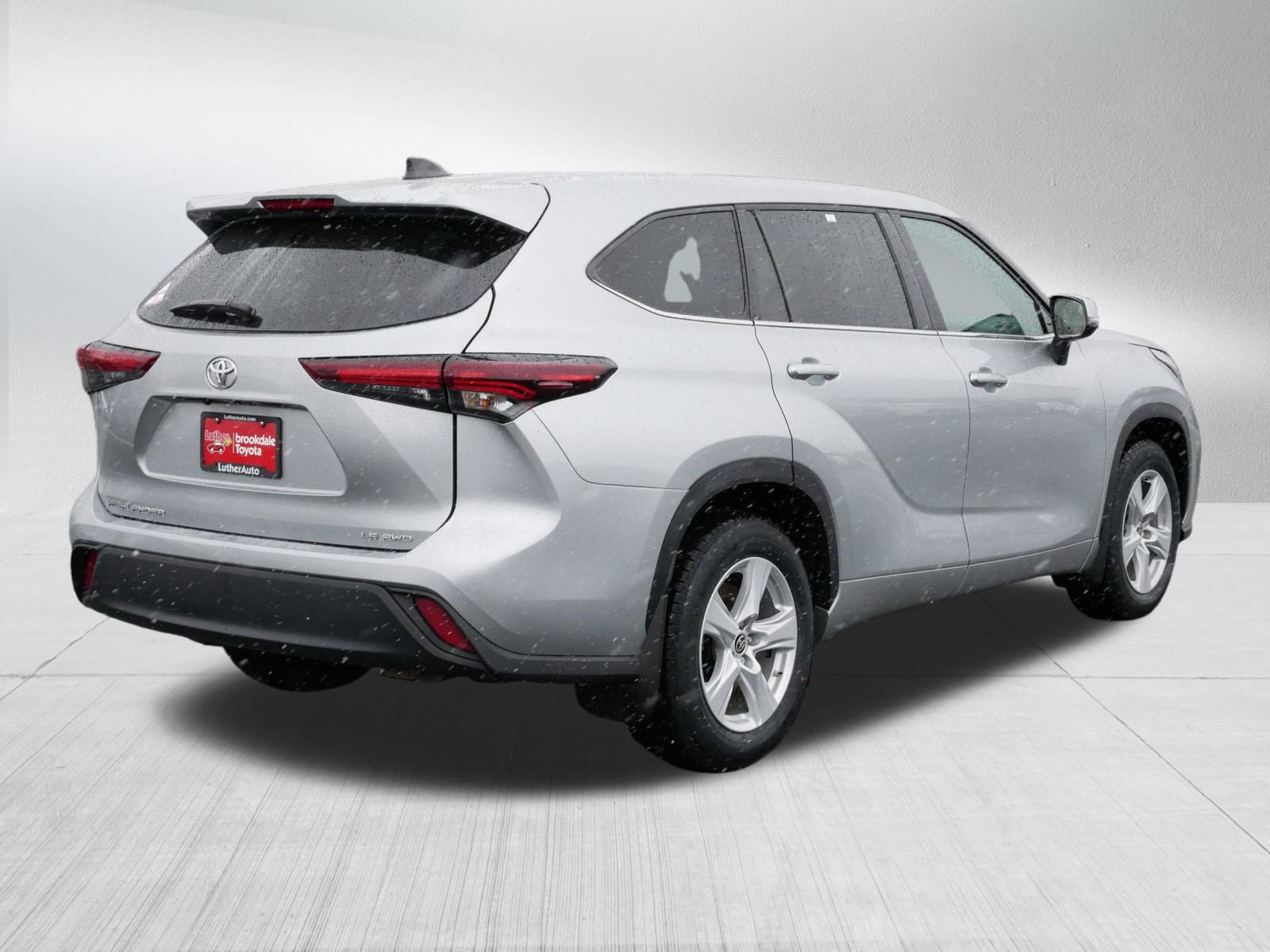 Certified 2024 Toyota Highlander LE image 7