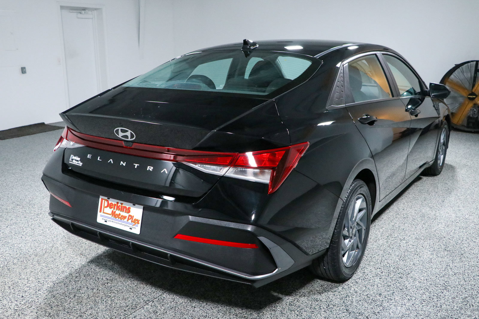 Used 2024 Hyundai Elantra SEL FWD image 7