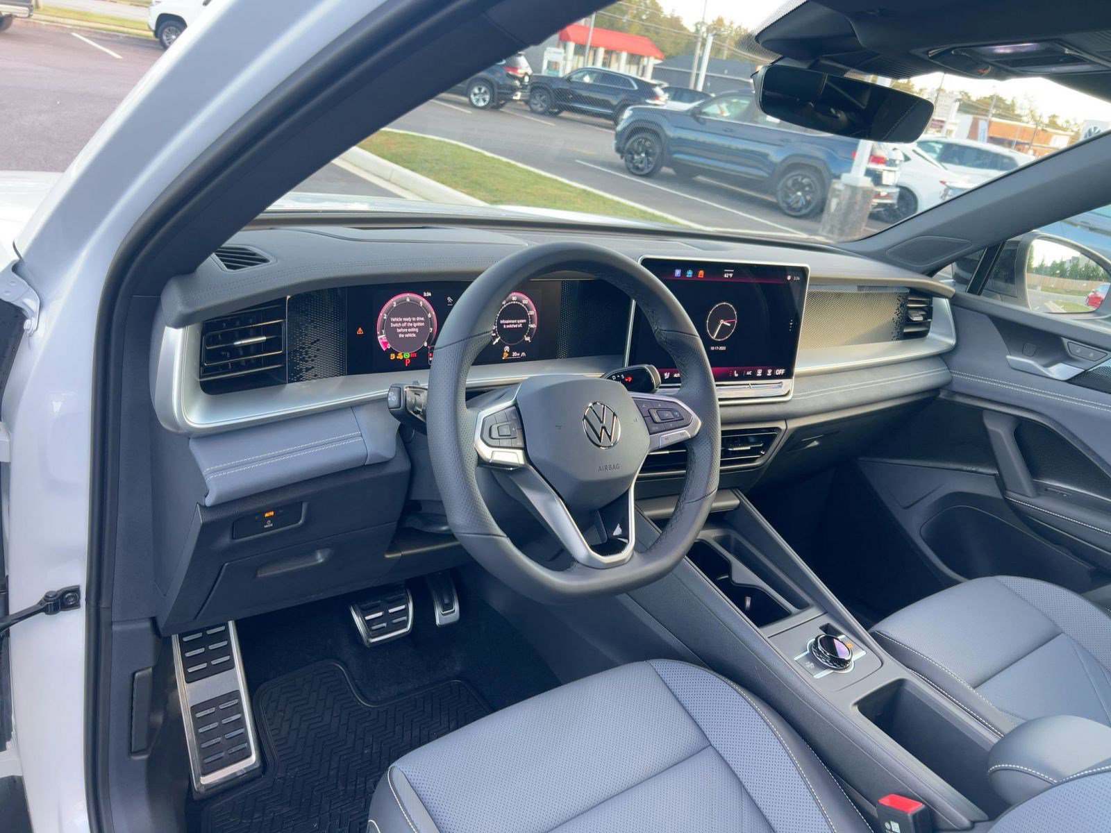 New 2026 Volkswagen Tiguan SE R-Line image 4