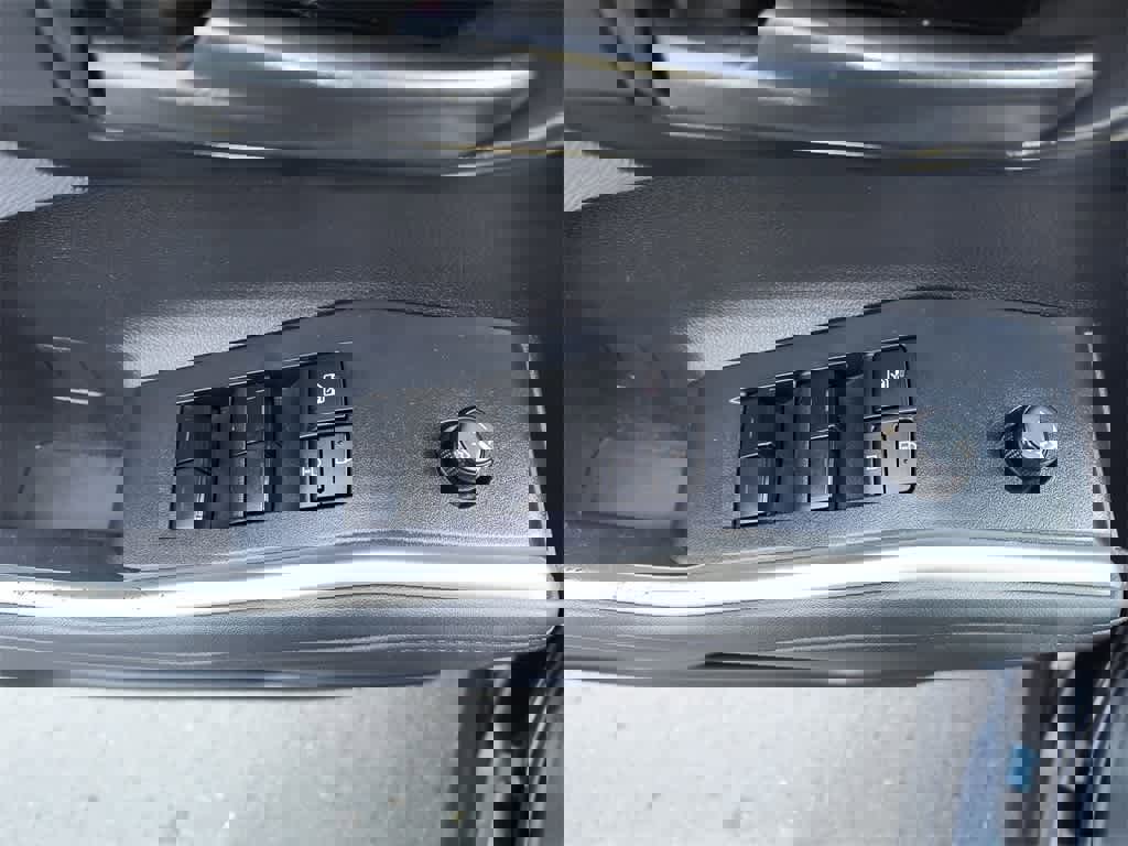 Used 2022 Toyota Highlander LE image 13