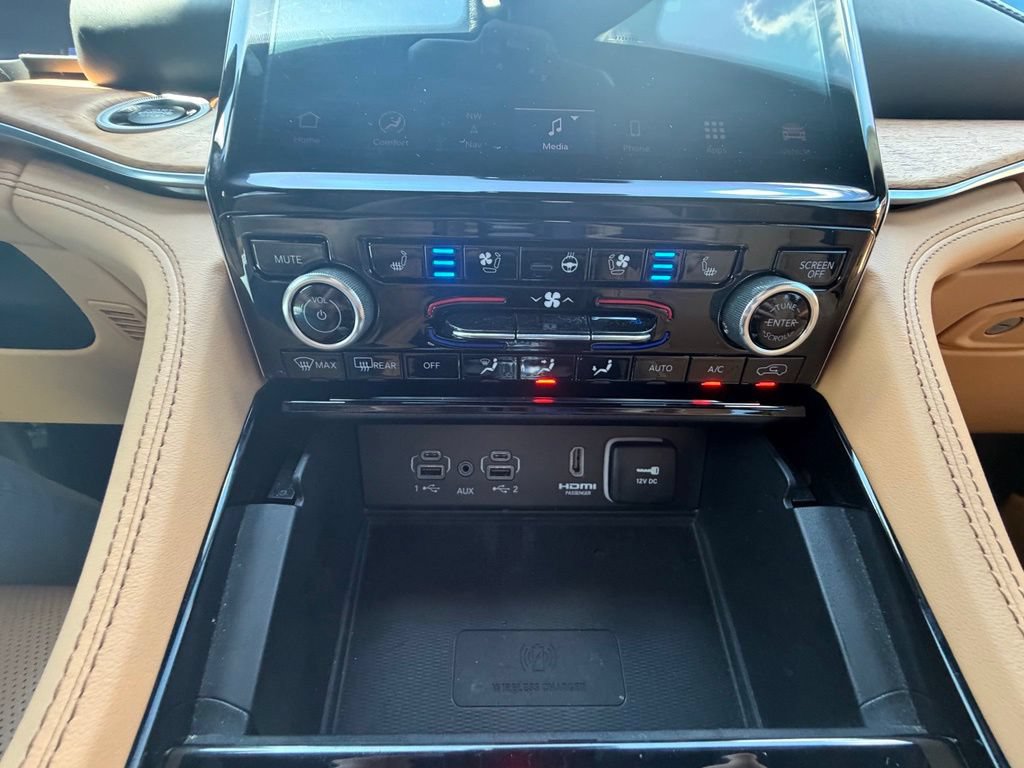 Used 2022 Jeep Grand Cherokee Summit AWD/4WD image 27