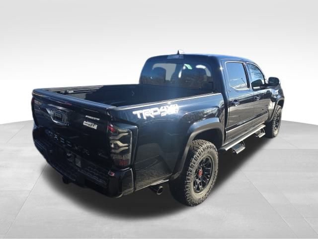 Used 2022 Toyota Tacoma TRD Sport w/ TRD Premium Sport Package image 4