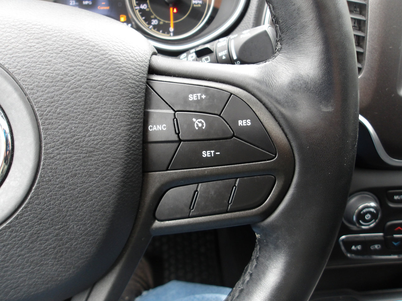 Used 2021 Jeep Cherokee Trailhawk w/ Sun, Sound & Nav Group image 17