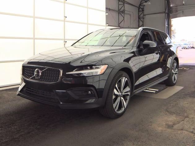 Used 2025 Volvo V60 B5 Cross Country Plus AWD/4WD image 2