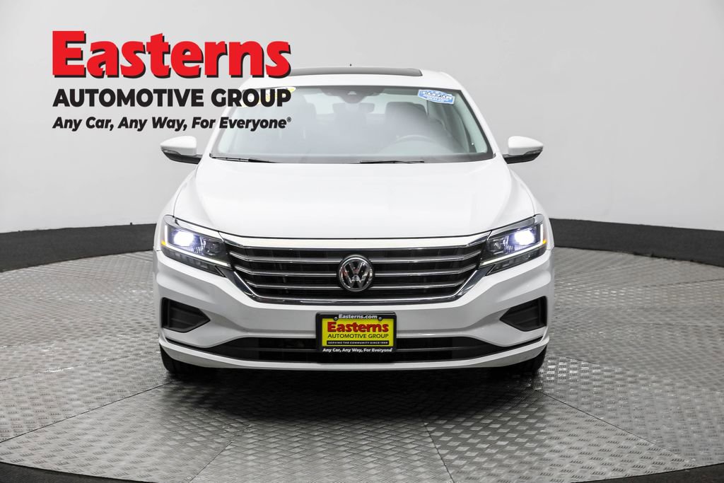 Used 2022 Volkswagen Passat 2.0T SE image 2